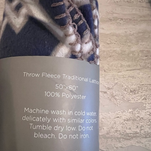 Kirkland’s Lattice Fleece Throw. NWT - Picture 3 of 5